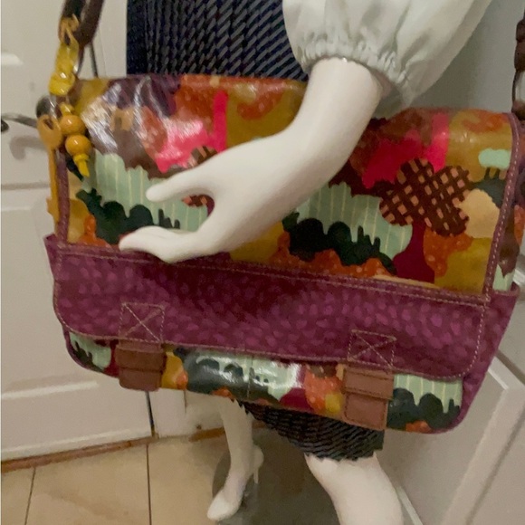 Handbags - Fossil leather bag with long adjustable straps. Great clean condition